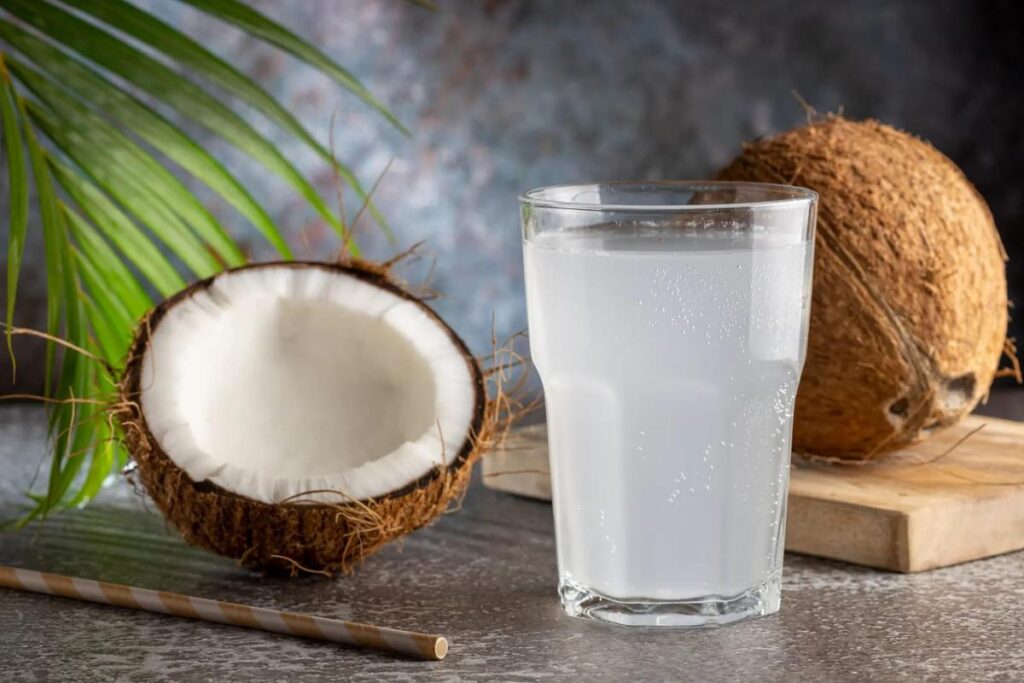 Manfaat Air Kelapa Tua